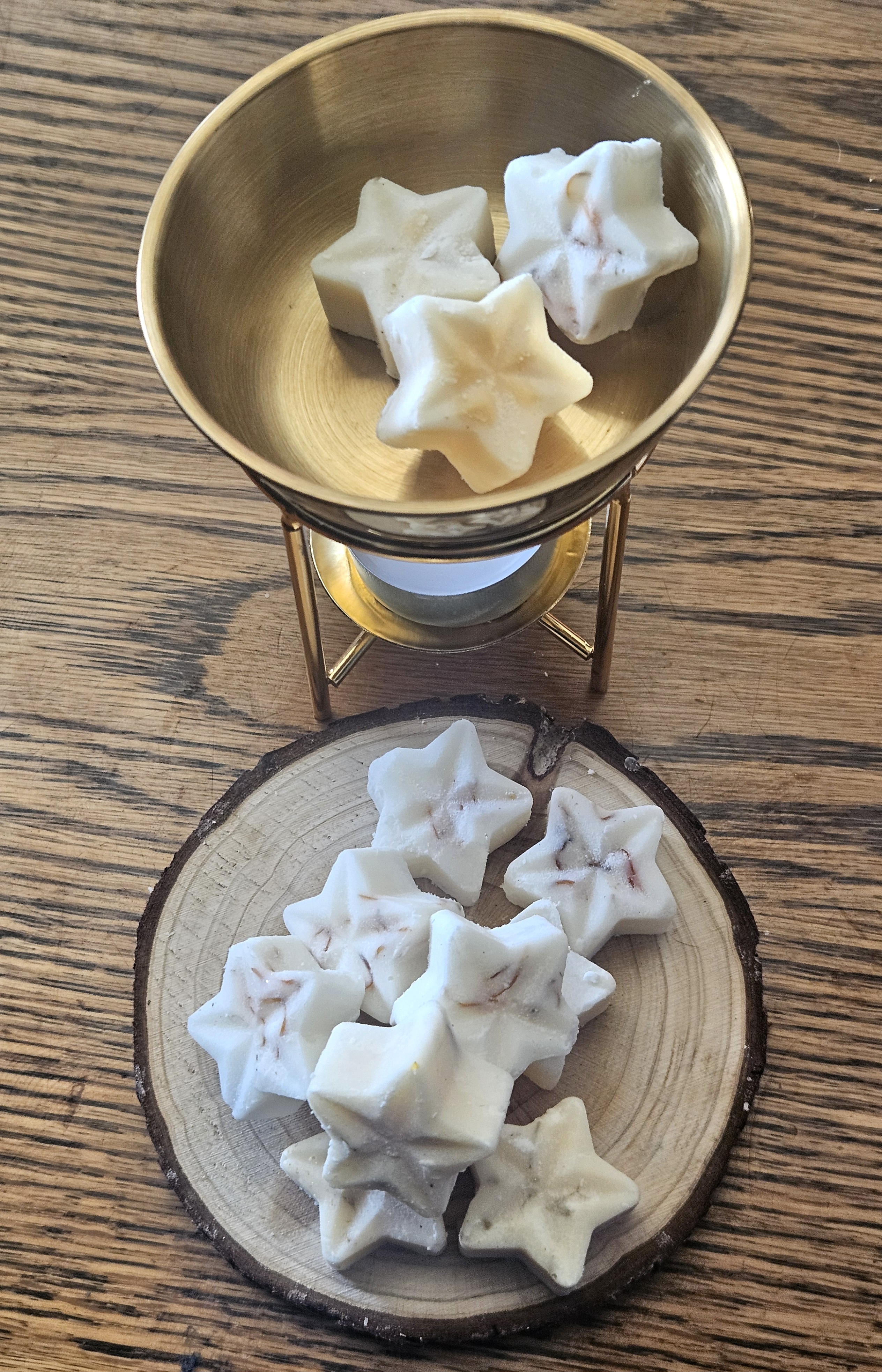 Handcrafted soy wax melts, Tonka & Tobacco Flower, star-shaped, Vegan -friendly.