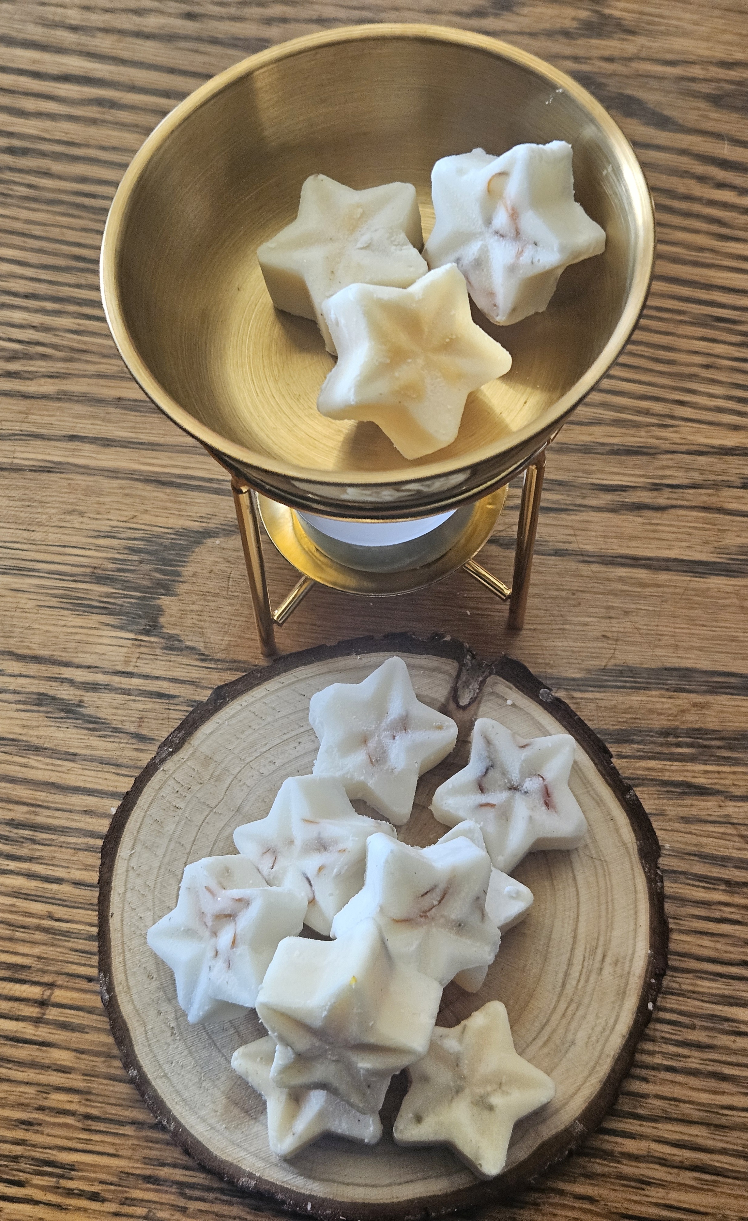 Handcrafted soy wax melts, Tonka & Tobacco Flower, star-shaped, Vegan -friendly.
