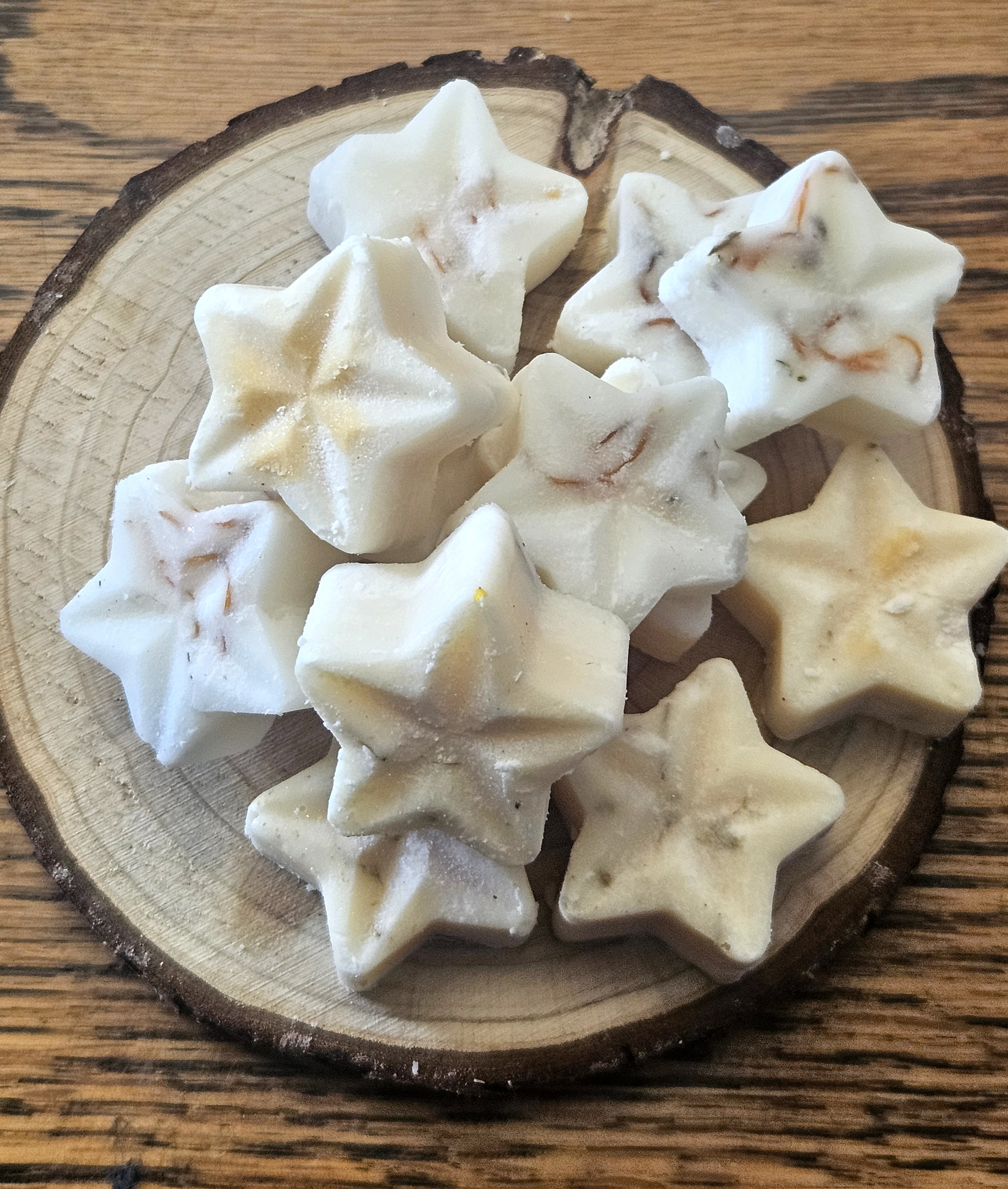 Handcrafted soy wax melts, Tonka & Tobacco Flower, star-shaped, Vegan -friendly.
