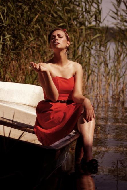 Pin up and smoking, 