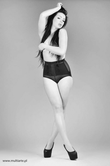  www.multiarte.com.pl, body, bodystocking, czarno białe, czarnobiale, czarnobiałe, fotografia b&w, modelka w body