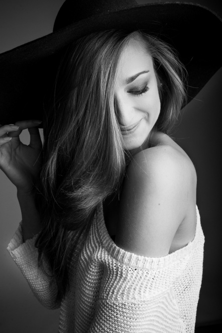 Paulina, bw, hat, portrait, studio