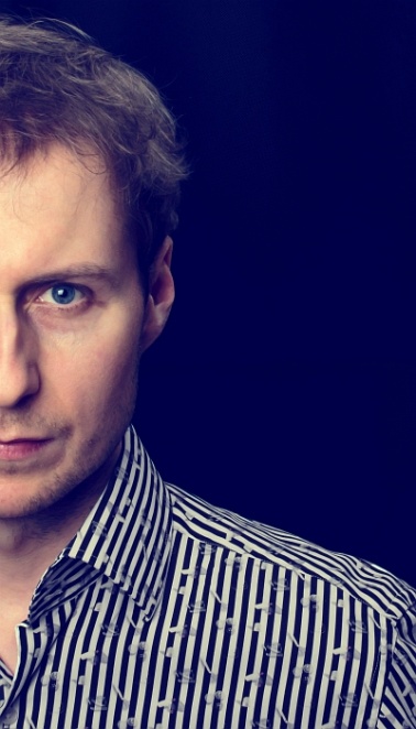 Pan Poważny, koszula, mężczyzna, portret, studio