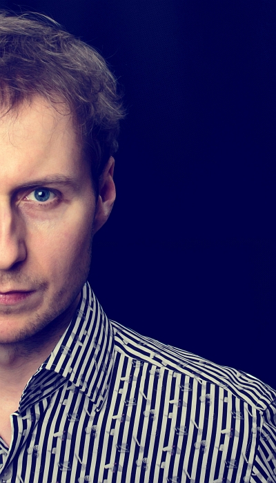 Pan Poważny, koszula, mężczyzna, portret, studio