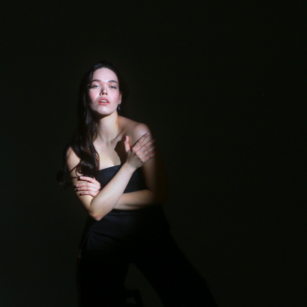 Nadia w studio, modelka, studio