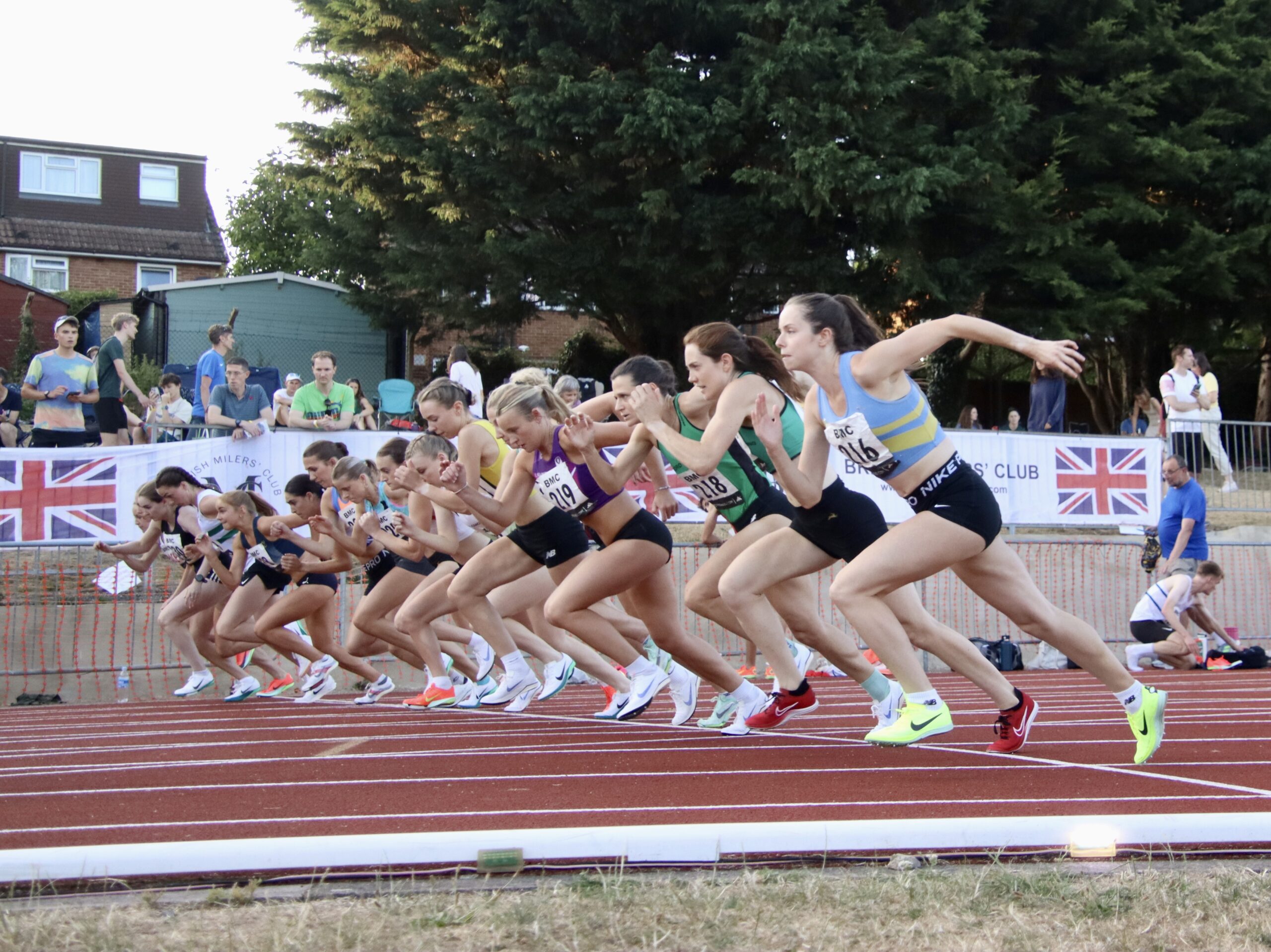 800m Break Point for Indoor races.