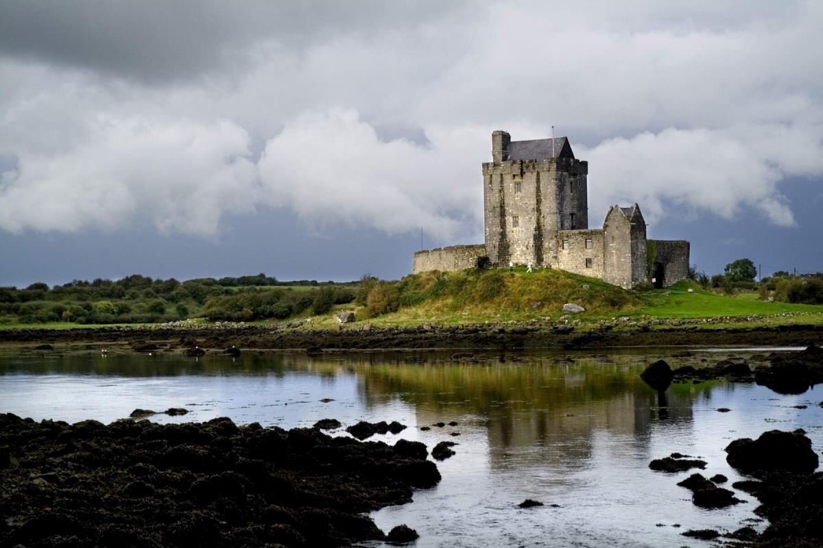 Dunguaire Shannon Heritage Medieval Banquet Galway Burren Wild Atlantic Way