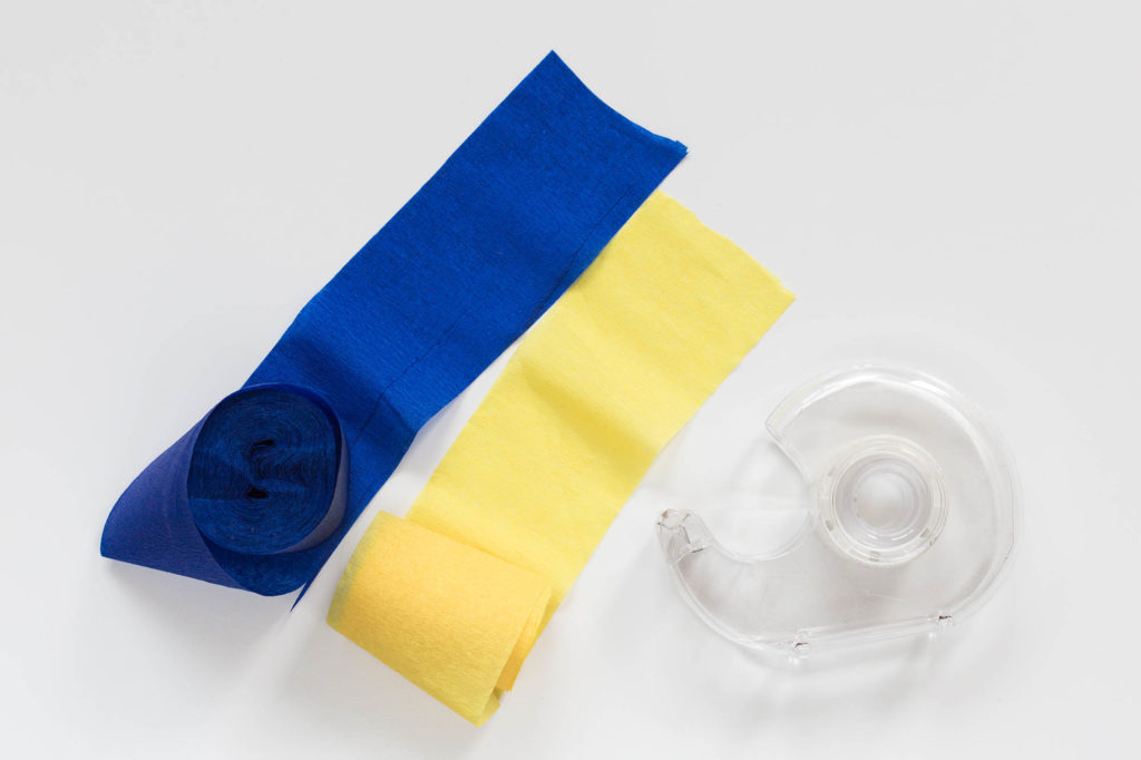 DIY Girlang av kräppapper till Midsommar