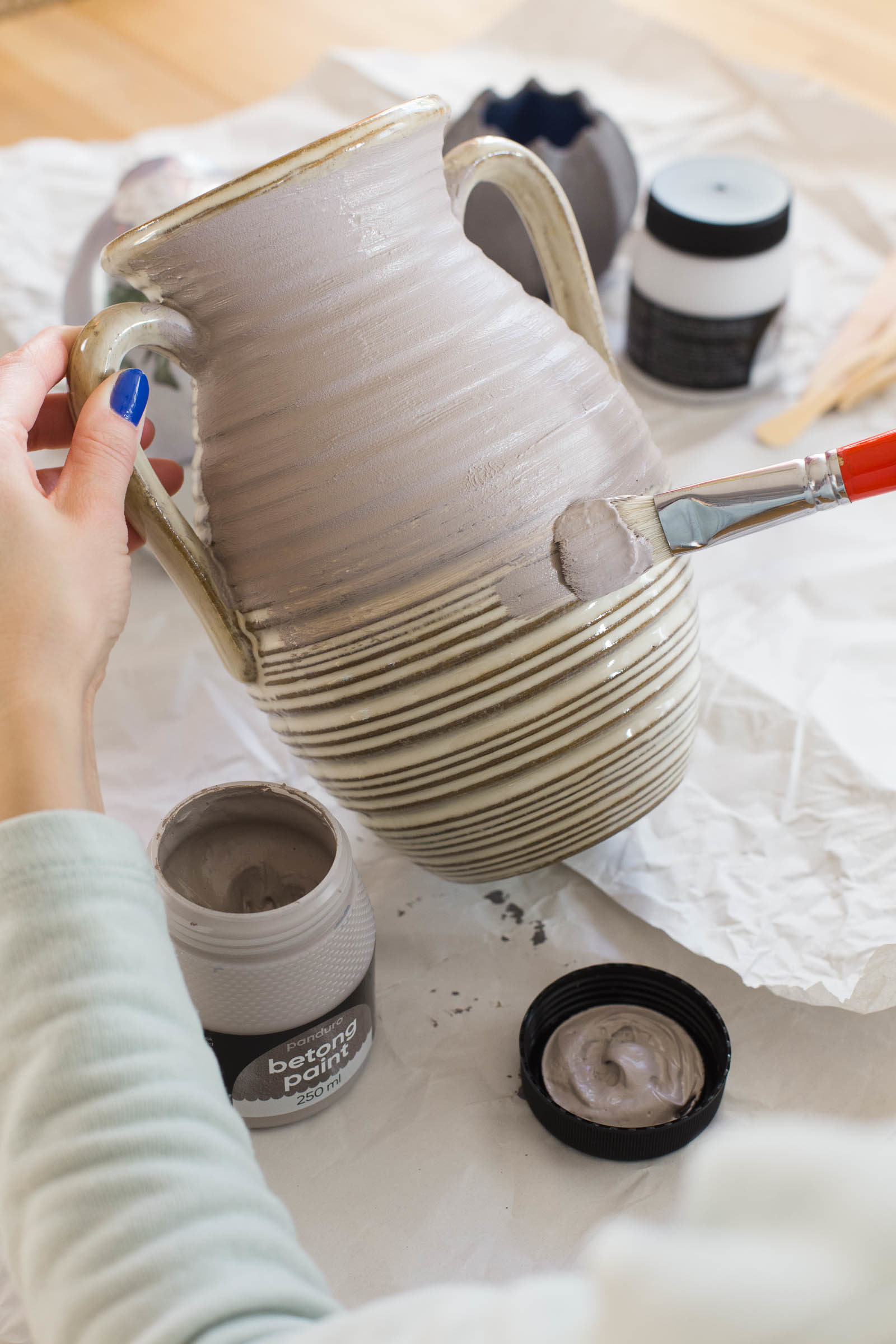 UPCYCLE - Måla betongfärg på en loppisfyndad vas