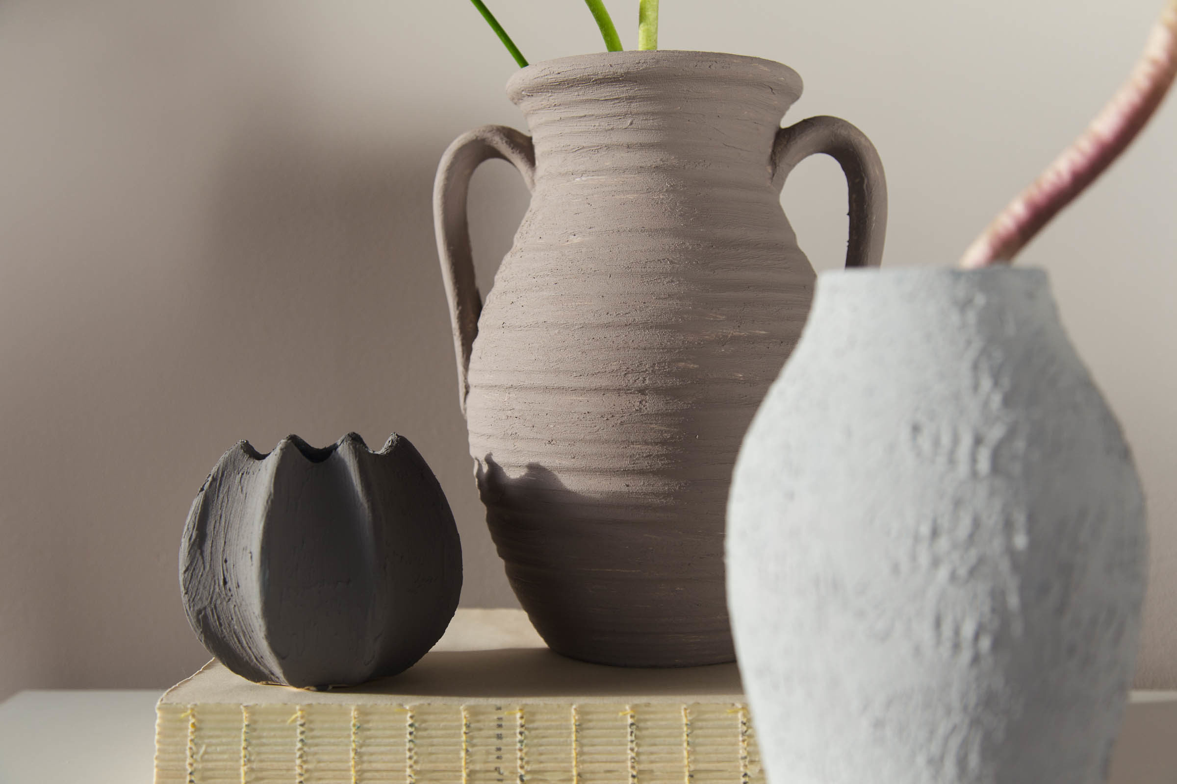 UPCYCLE - Måla betongfärg på en loppisfyndad vas