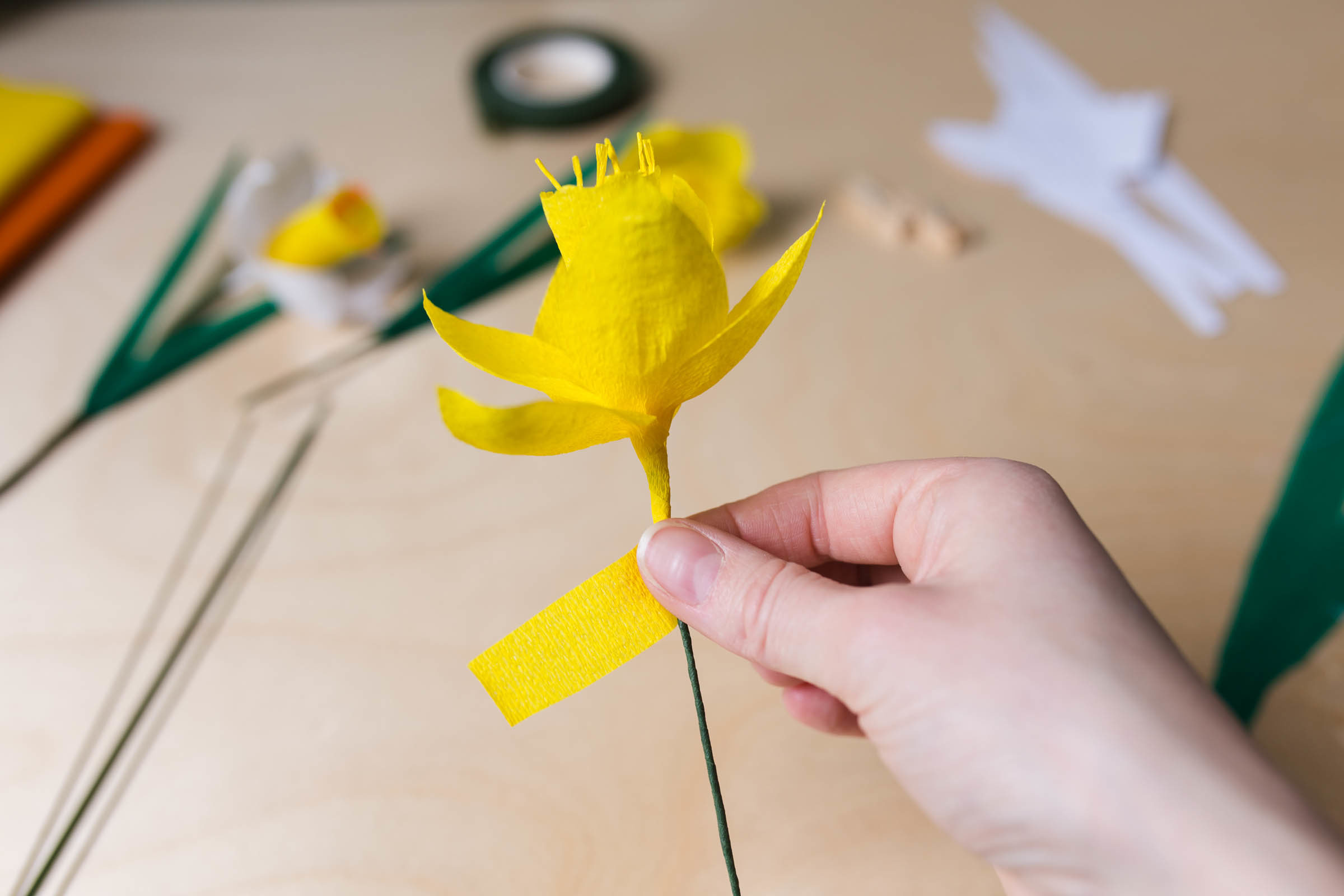 DIY - Påsklilja i crepepapper