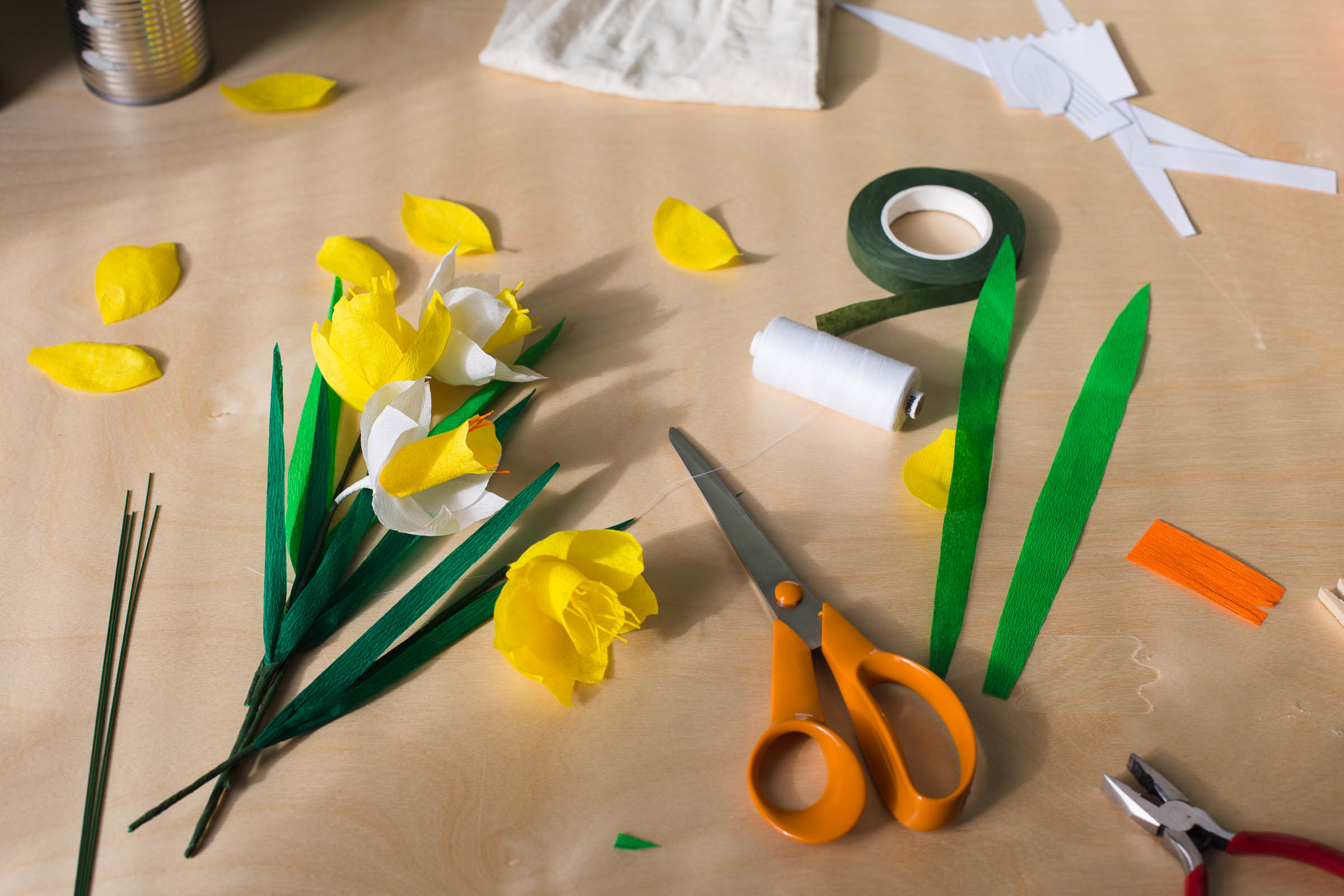 full DIY - Påsklilja i crepepapper