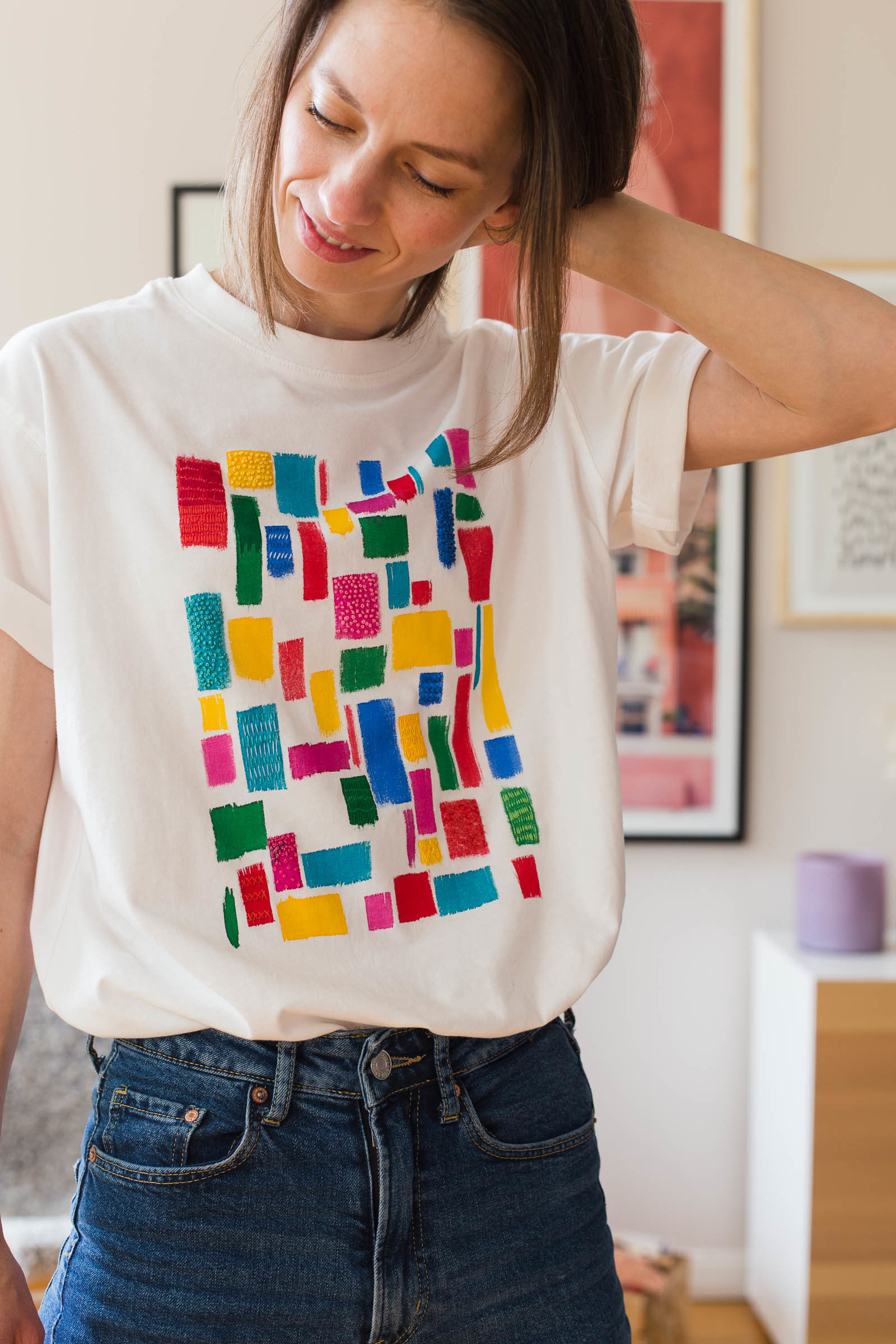 Måla och brodera på en t-shirt - Upcycle Dnilva