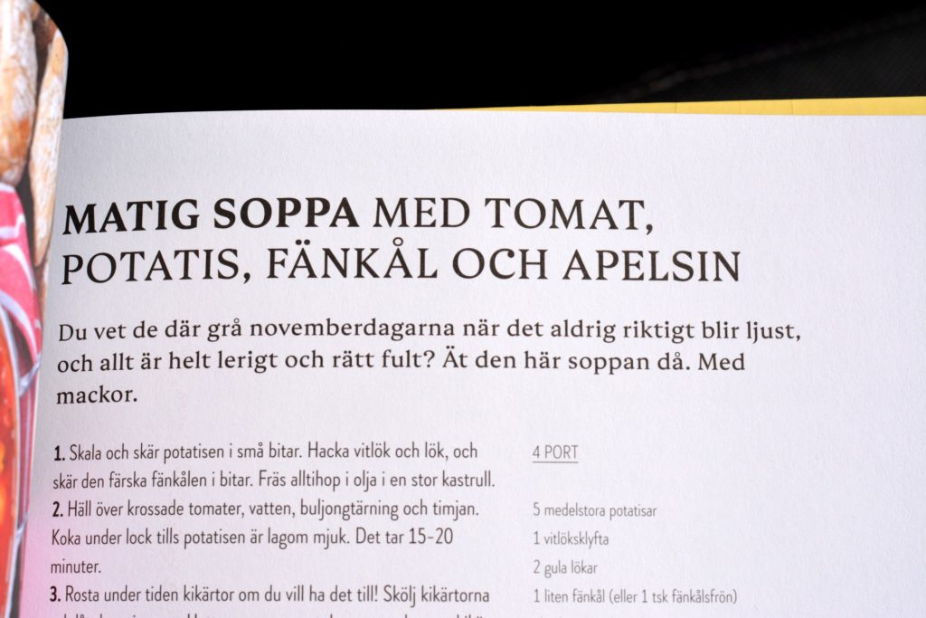 Beskrivning av receptet Matig soppa med tomat, potatis, fänkål och apelsin ur vegetariska kokboken Kaosvego av Lisa Bjärbo och Sara Ask.