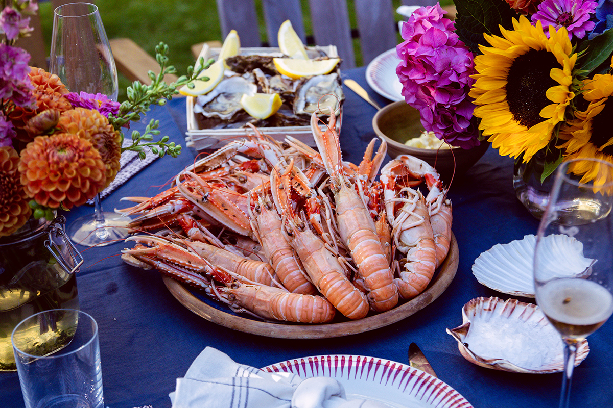 Färgstark sensommarfest, skaldjur och sommarhejdå