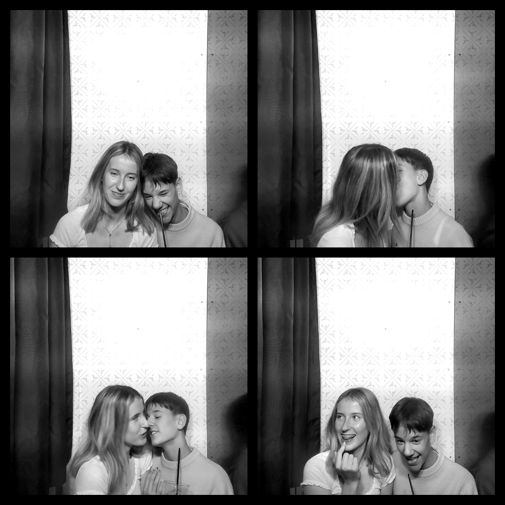 Photomat 12.10.2025 00:10:25