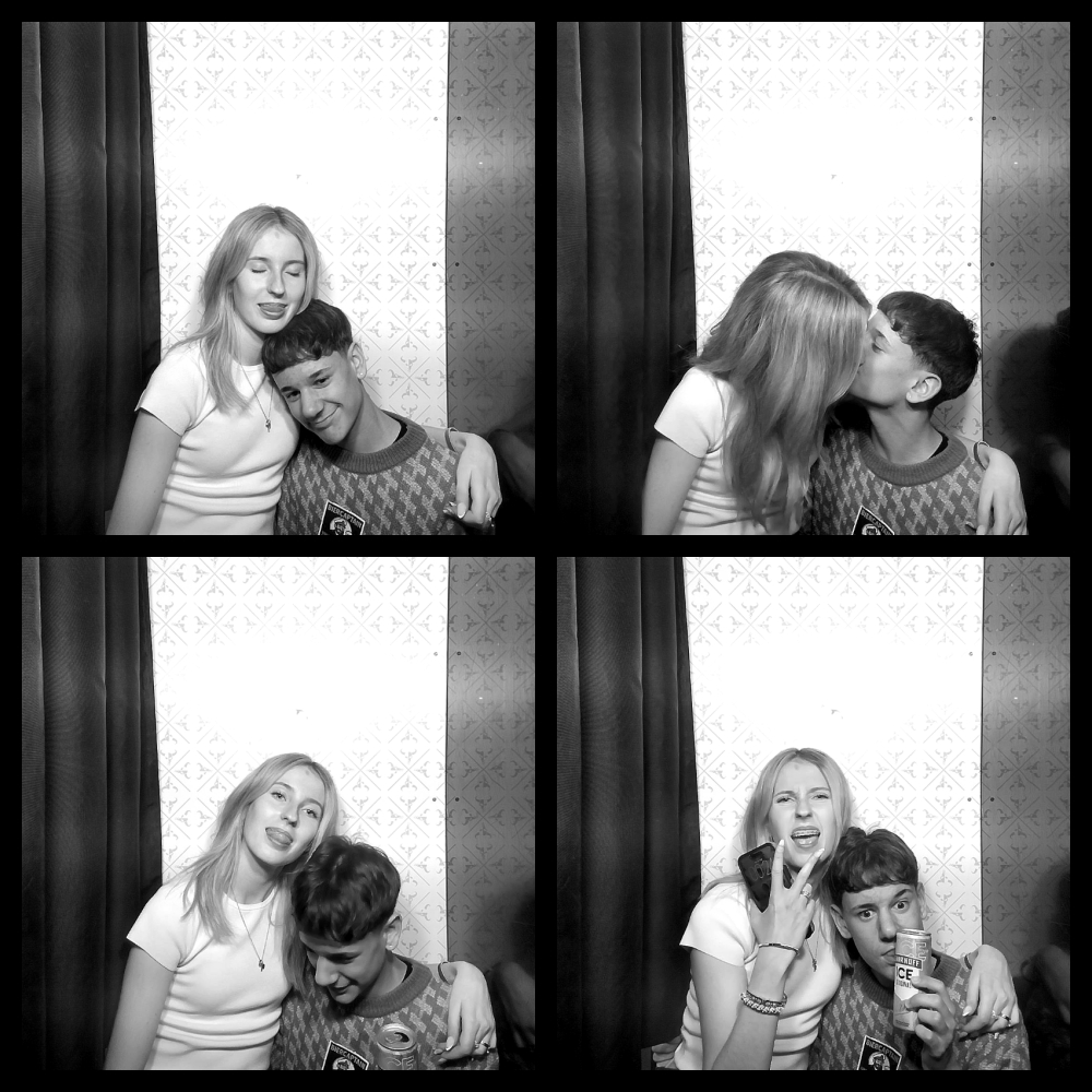 Photomat 04.04.2026 23:24:53