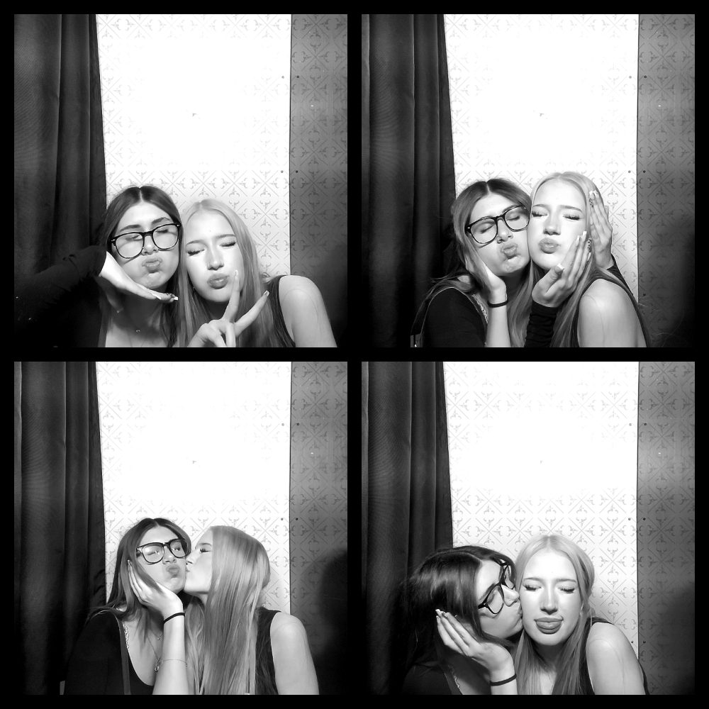 Photomat 04.04.2026 23:40:49