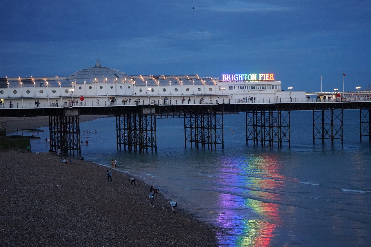 Environmental campaigners hold protest in Brighton, calling for immediate end to sewage dumping - Vimarsana News