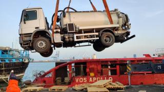Media Image : Sea transport of sewage truck to Aden on behalf of Oxfam