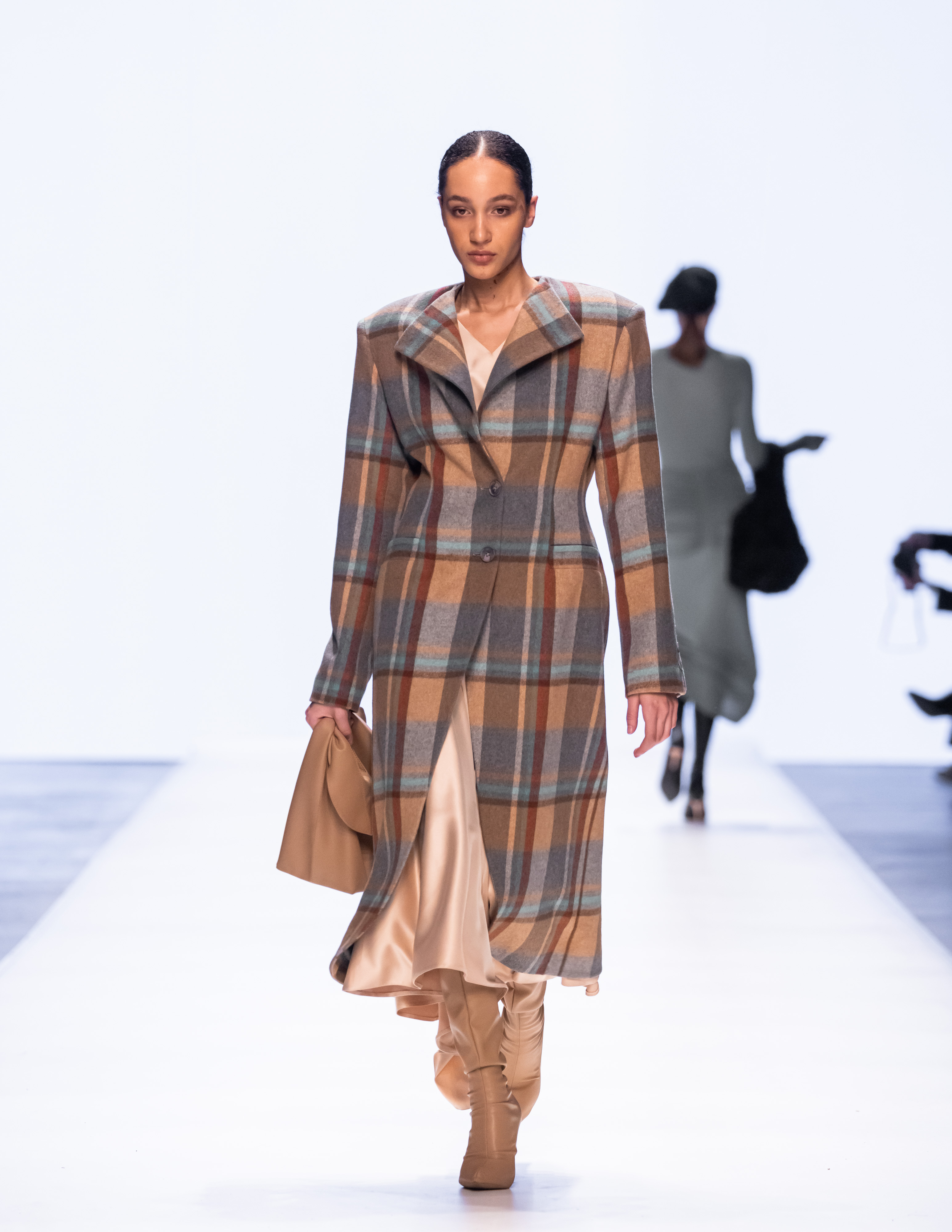 Moscow Fashion Week beauty trends - sleek chic