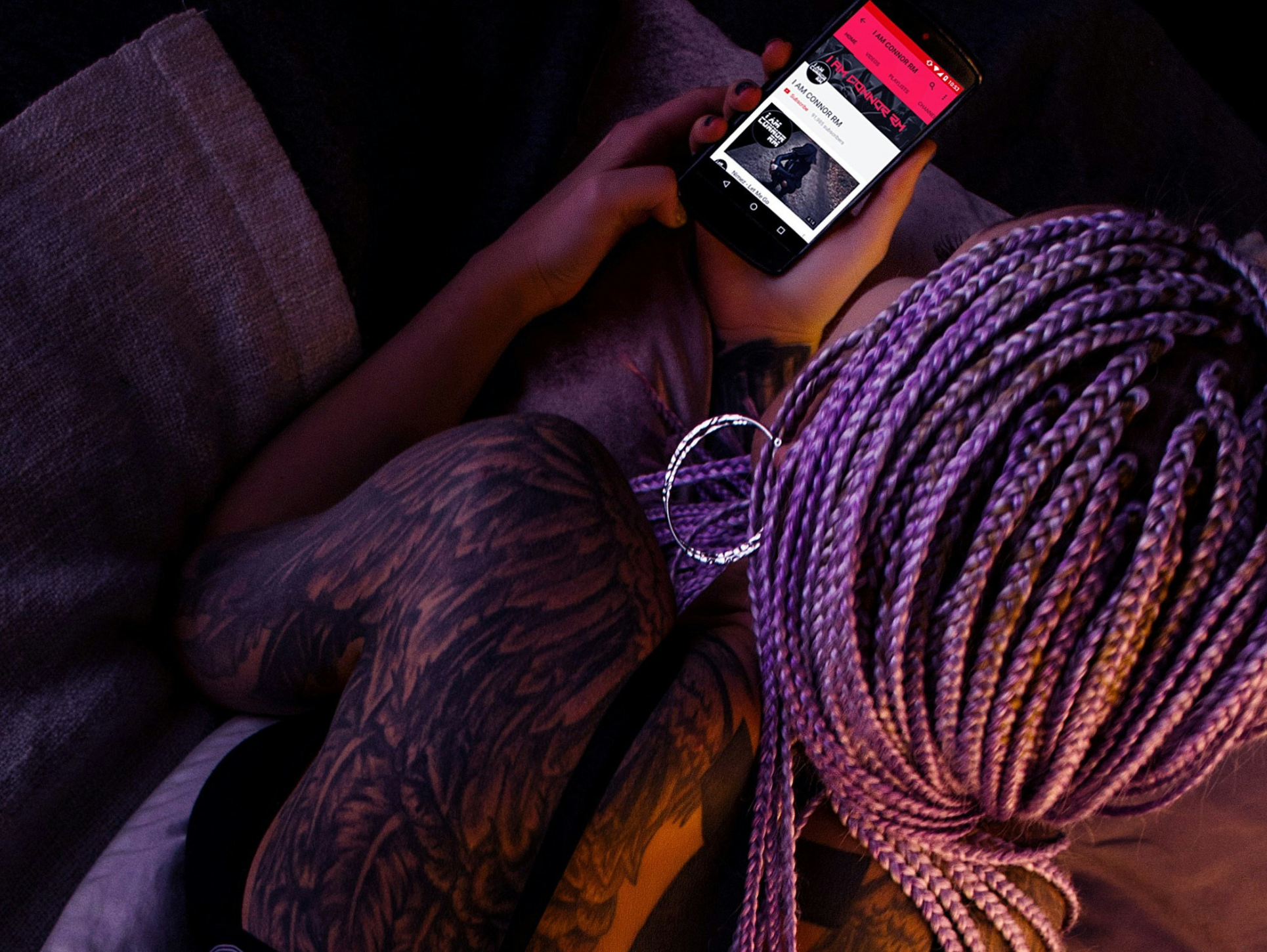 A woman on her phone by Radu Mihai via Unpslash+