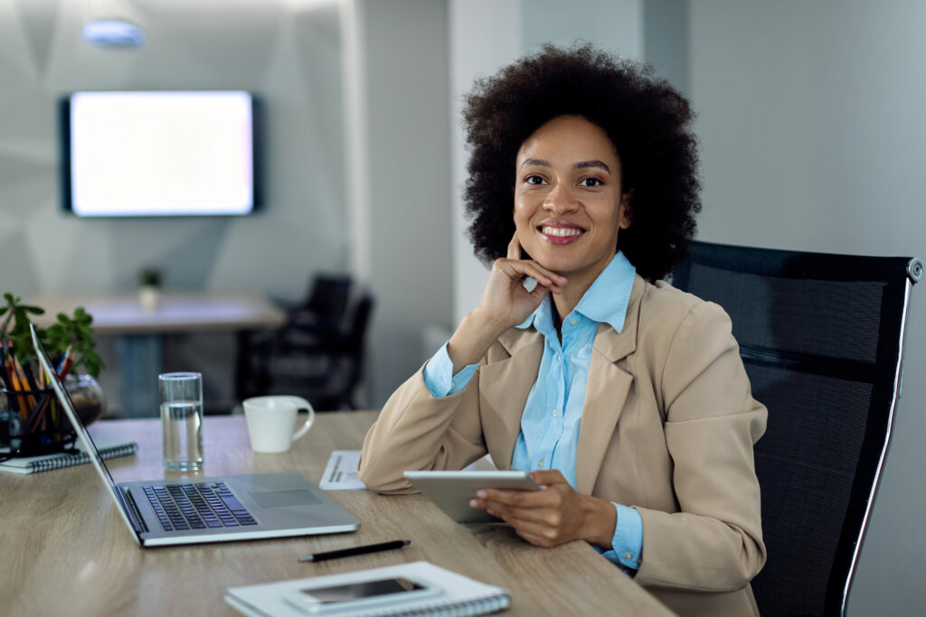 Woman with an Afro at work by Drazen Zigic via Freepik