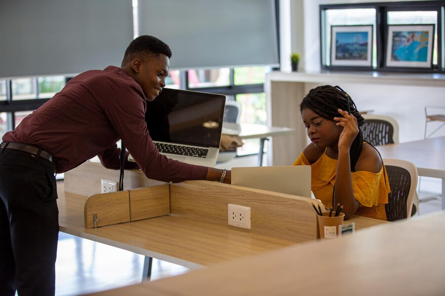 Man and woman in a workspace by EyeEm via Freepik