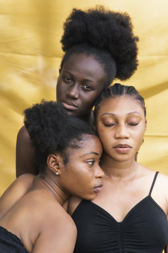 Three black girls posing together for a picture via Freepik