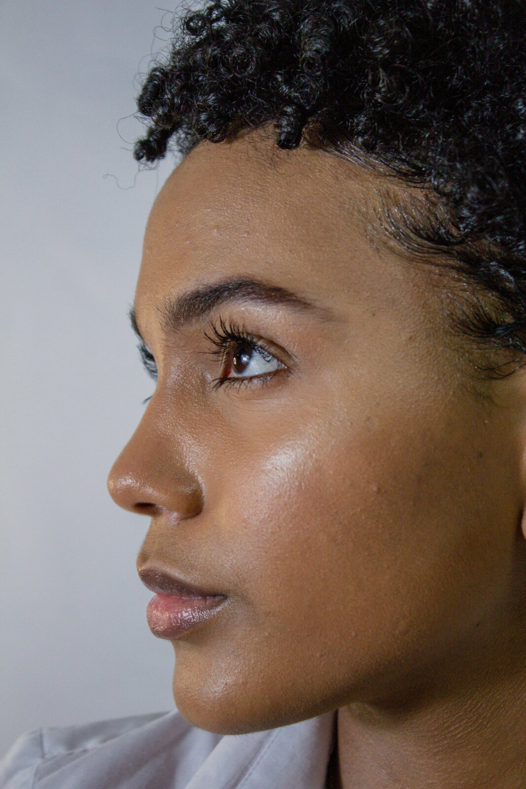 Woman with glowing skin by Honey Yanibel Minaya via Unsplash