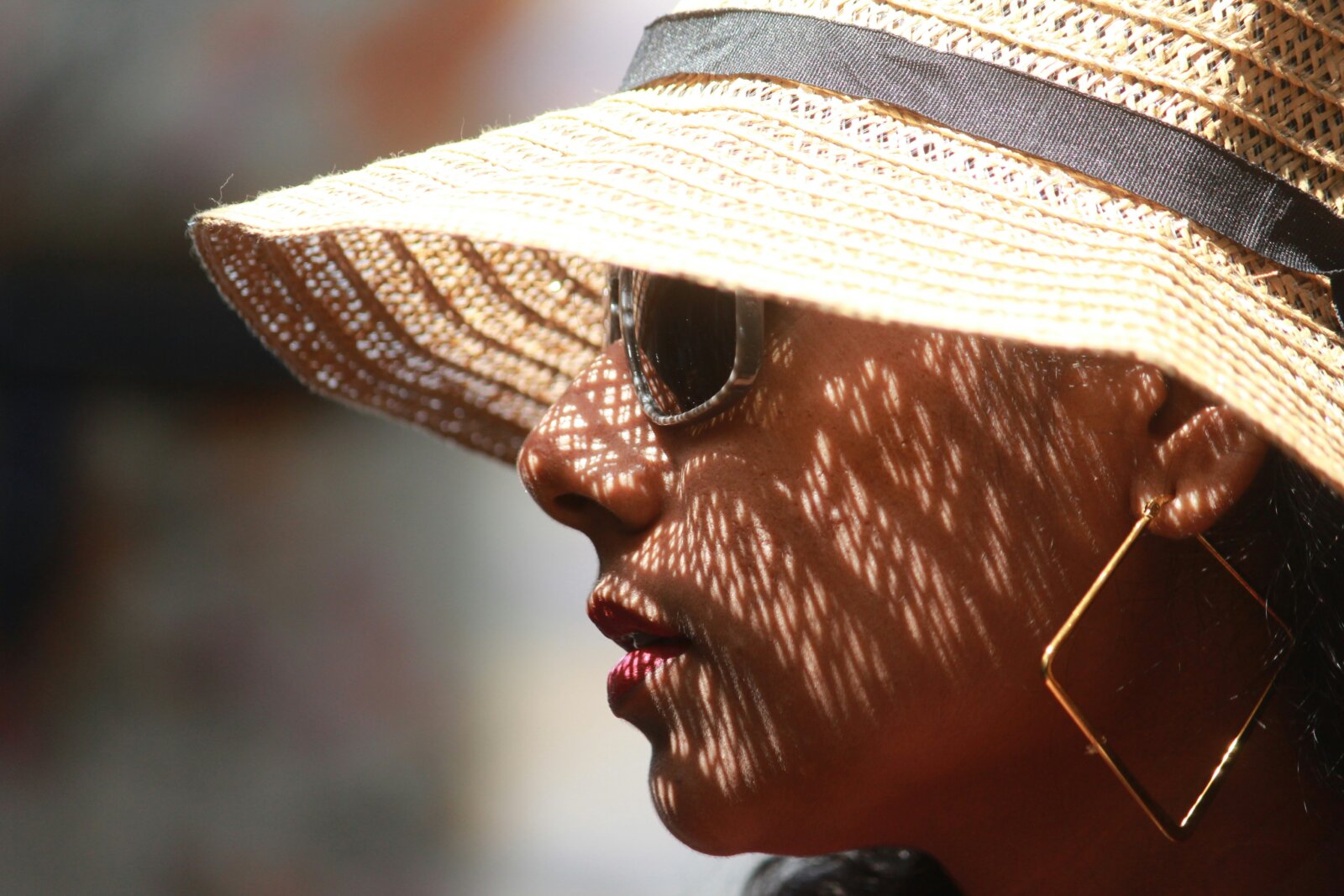 Skin cancer awareness - Woman wearing a hat by Srinivas Bandari via Unsplash