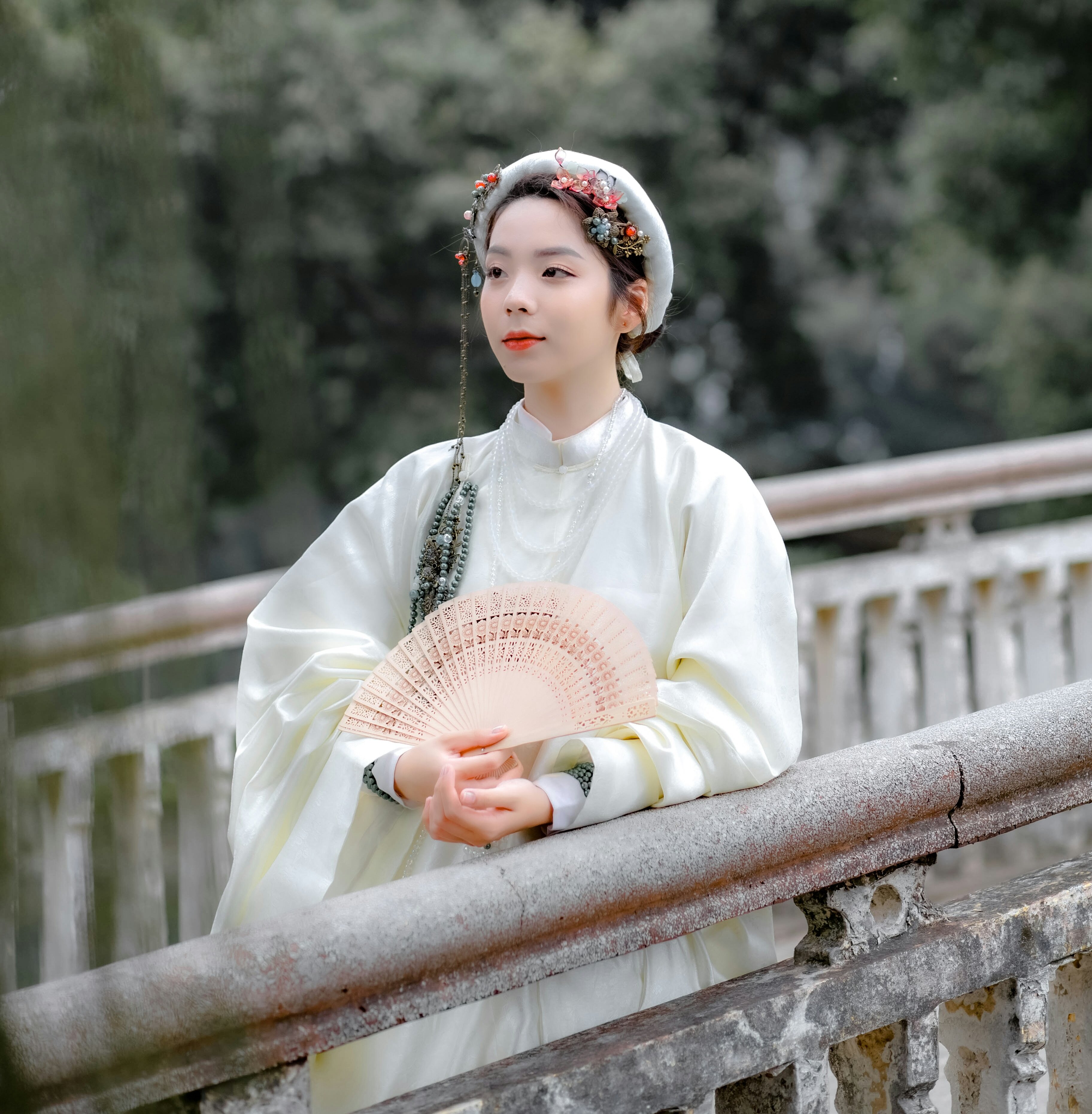 Asian women with pale skin by Tran Van Son via Unsplash