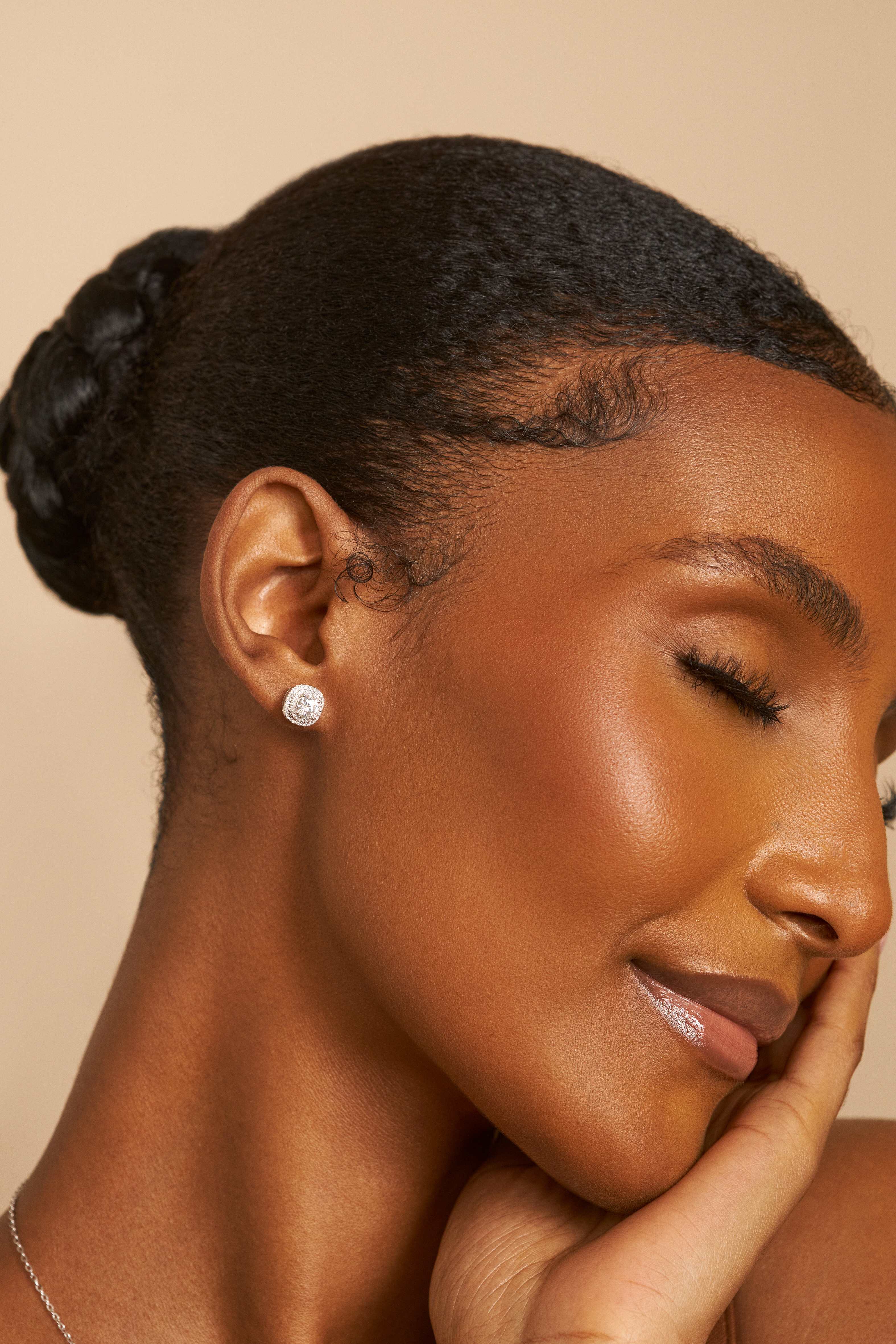 Luchy’s Luxe model in makeup by House of Daffodil