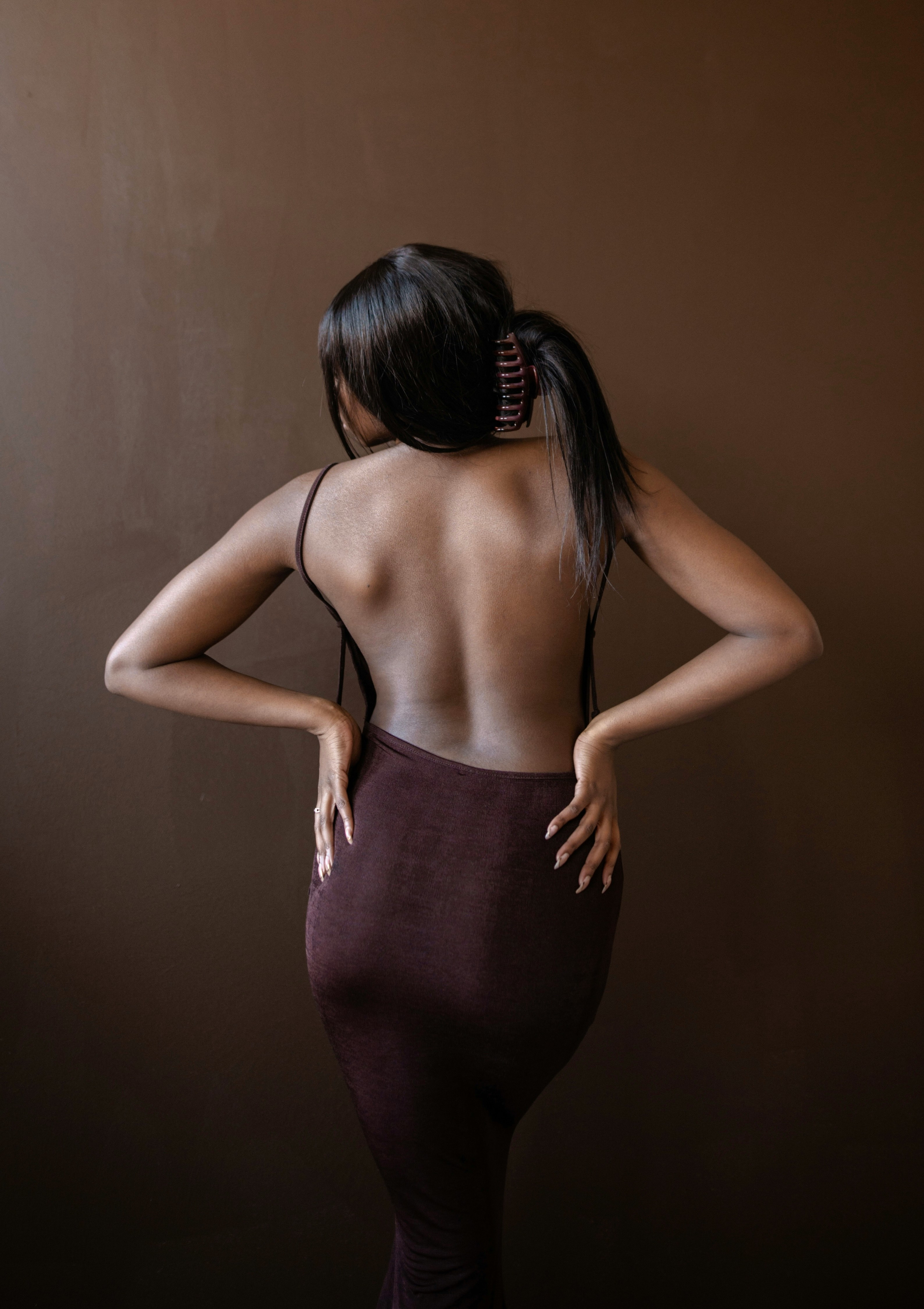 No bra - Woman with her back to the camera by Jayson Hinrichsen via Unsplash