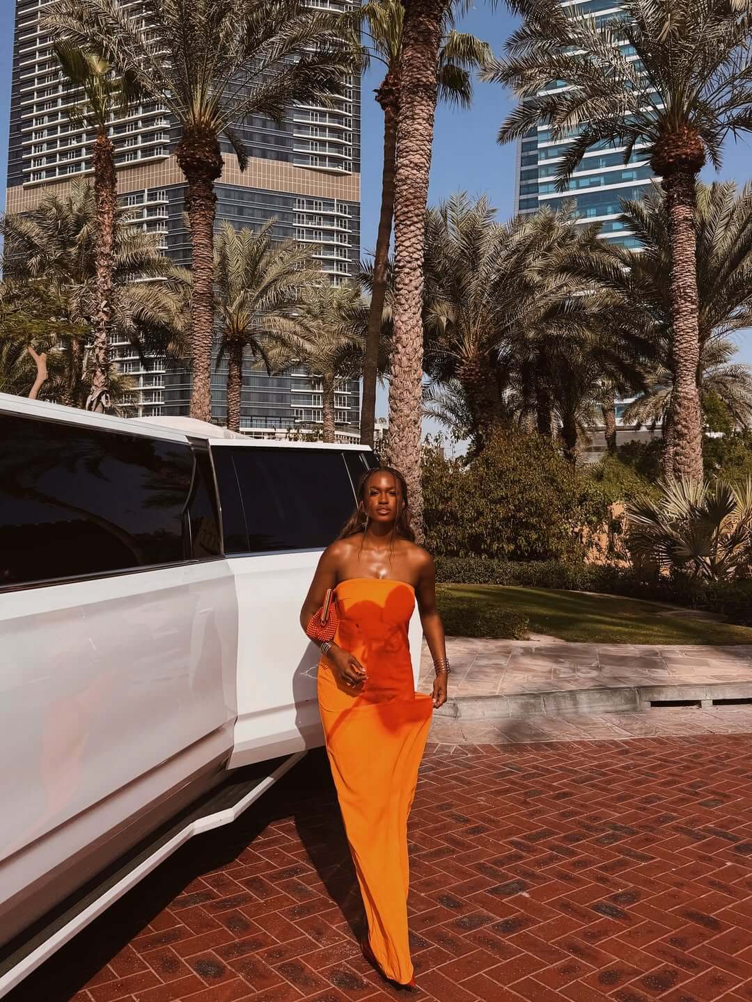 Capsule wardrobe for travel - Kiitan Akinniranye via @kiitana on Instagram