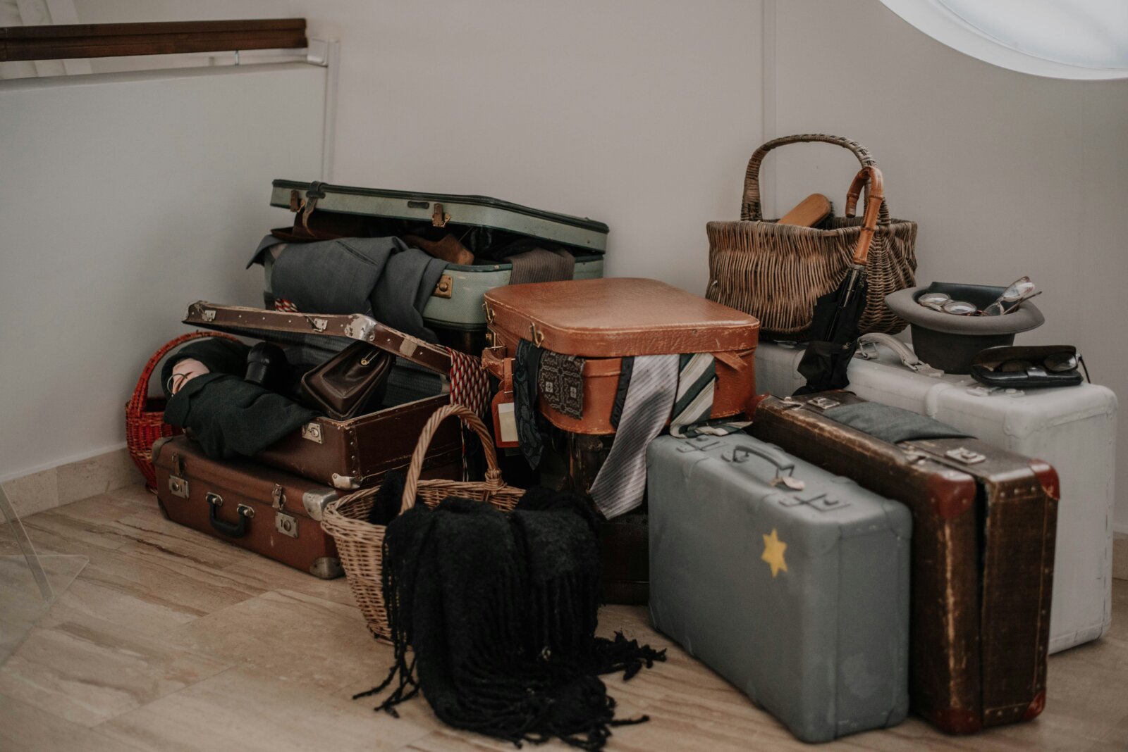 Packing; A pile of luggage by Carlos Derecichei via Unsplash