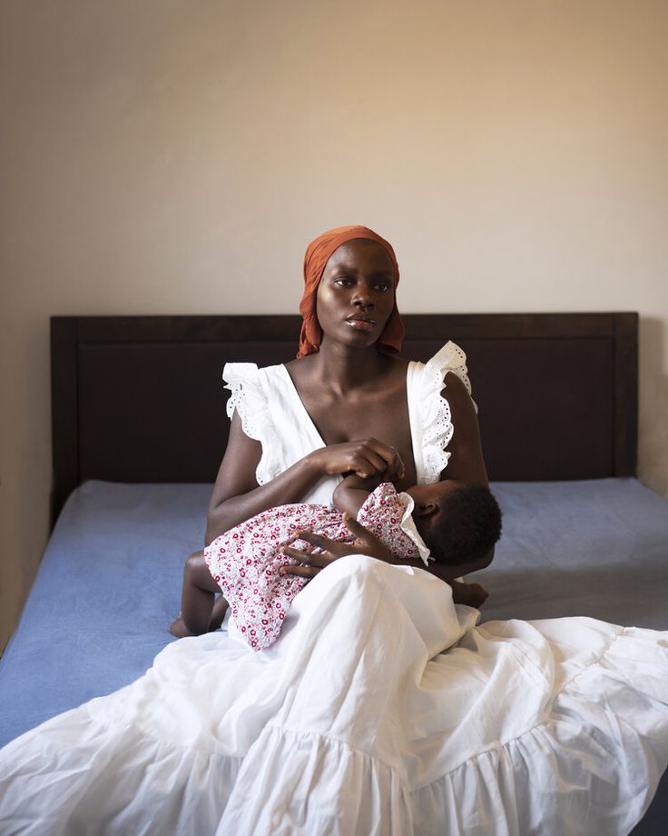 Black woman Breastfeeding in bed by Dola Push via Pinterest. 