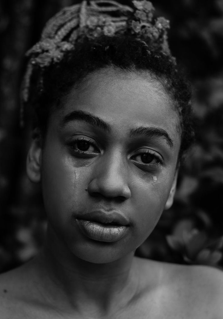 A Black woman crying with tears streaming down her face by Mateus Souza.