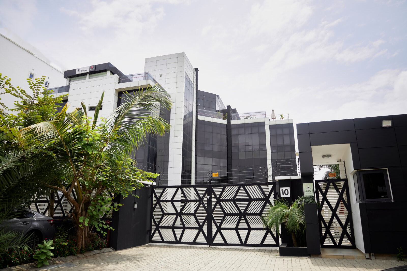 The building of the Ananse Center of Design and entrepreneurship hub Lagos via Robert Taylor