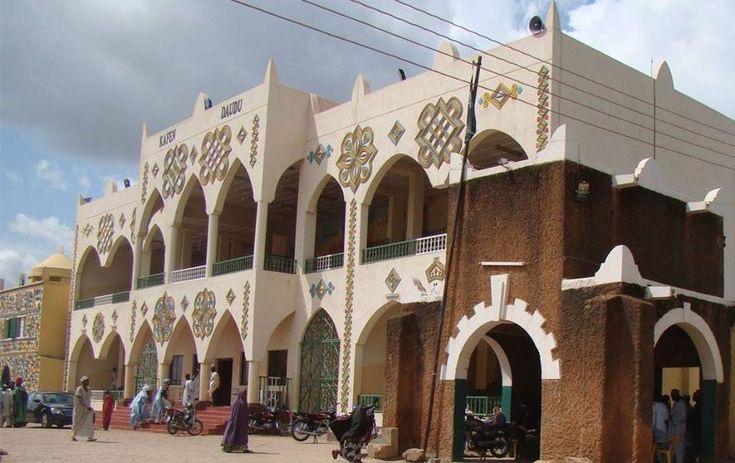 Modern Hausa architecture with traces of traditional designs via Pinterest