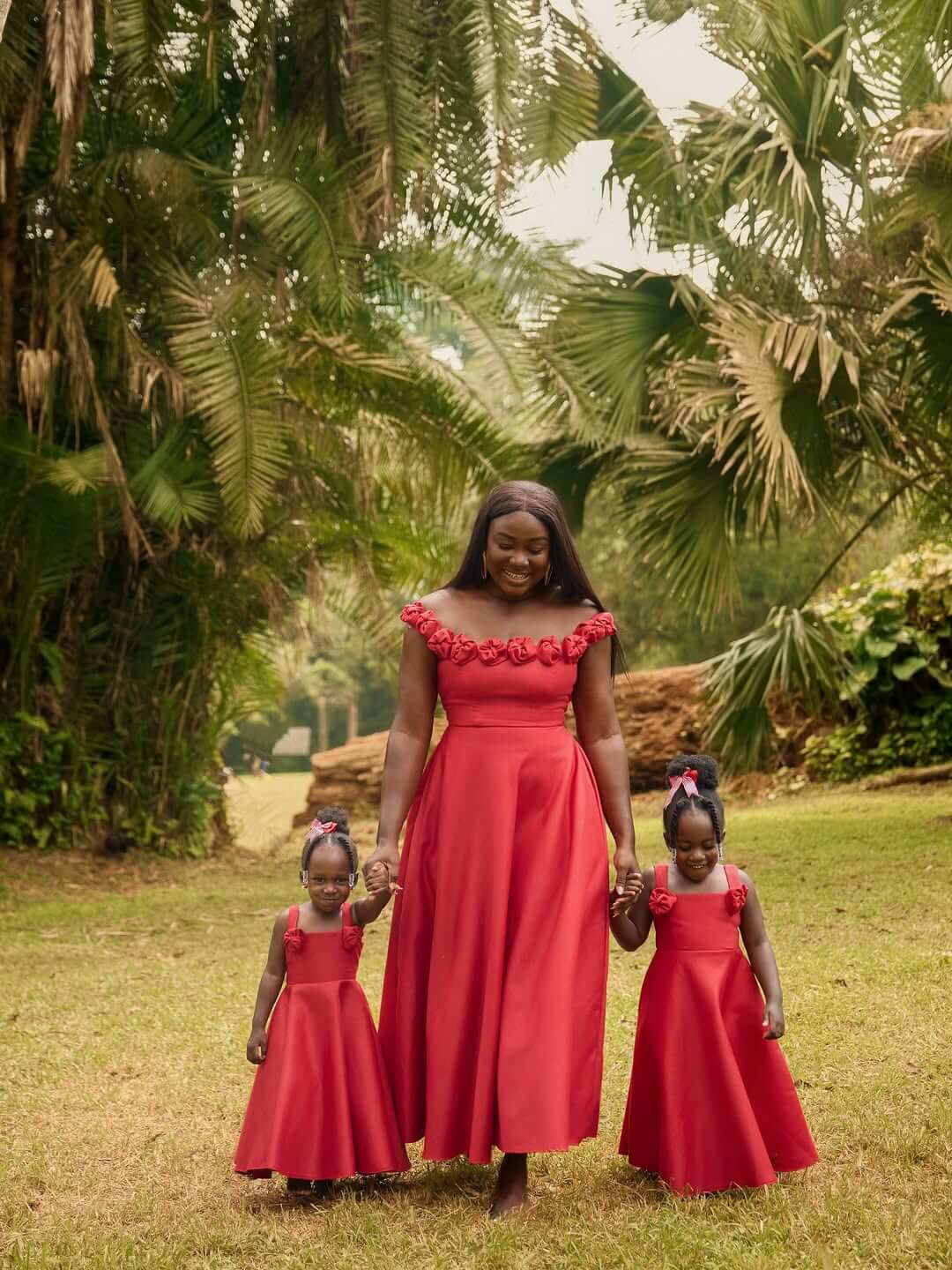 Mum and children in matching dress outfits from Becelli fashion studio via @passiboo on Instagram