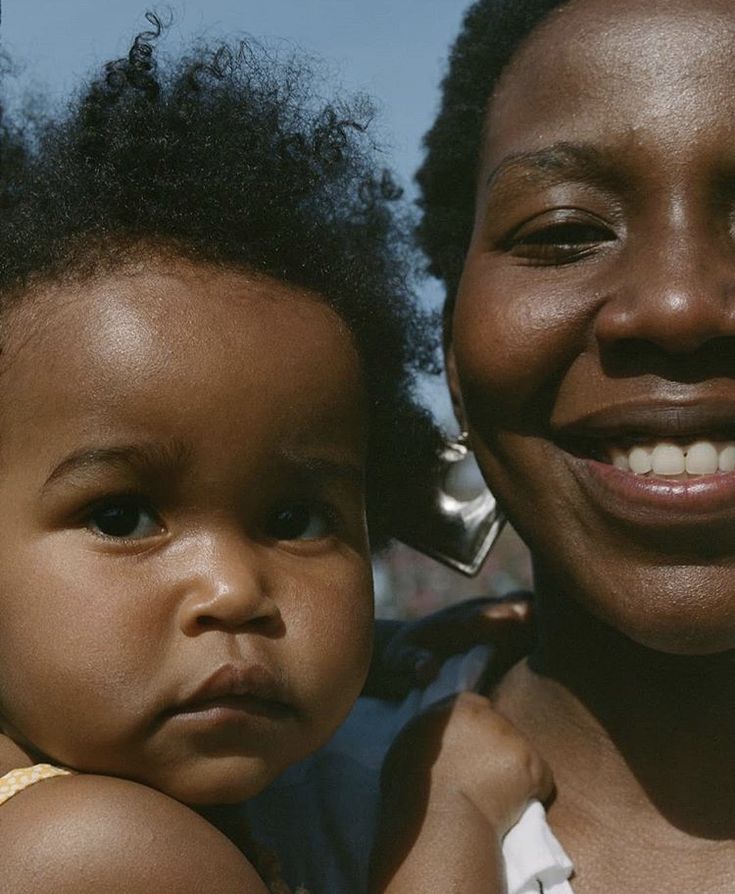  A mother and her daughter by Ronan Mckenzie via Pinterest