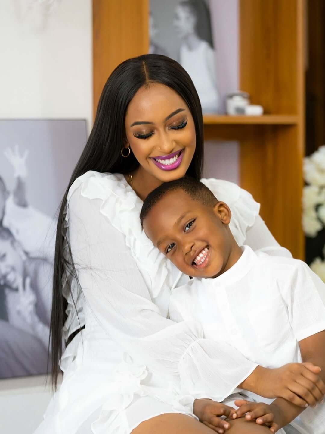 Mummy and me fashion - Mum and child in matching colours via @uwase_muyang on Instagram