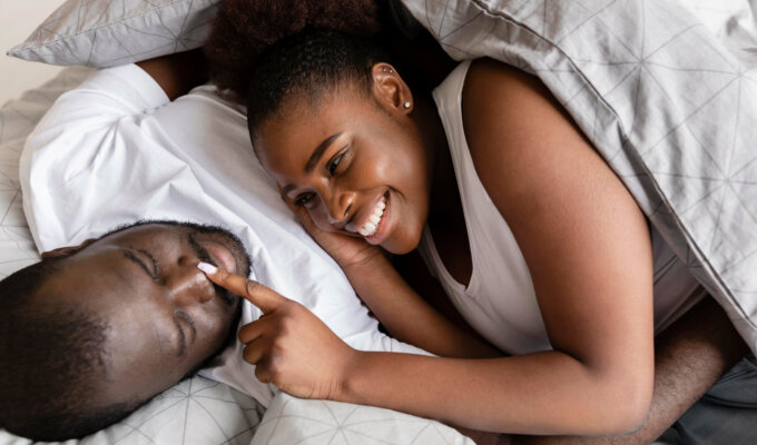 A married couple cuddling in the bedroom va Freepik