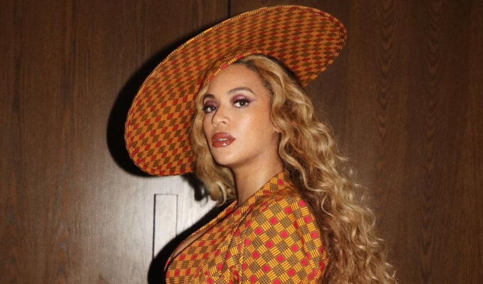 Beyoncé in Ankara suit made by Nigerian designer, enagancio via @enagancio on Instagram