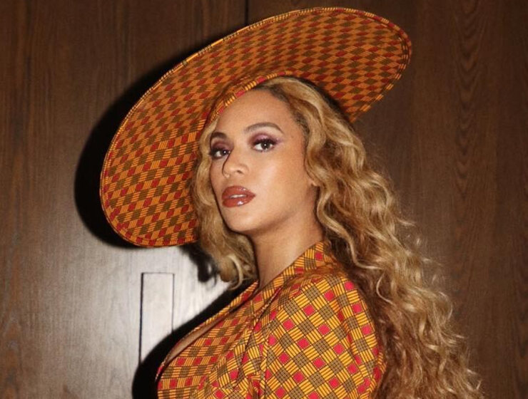 Beyoncé in Ankara suit made by Nigerian designer, enagancio via @enagancio on Instagram