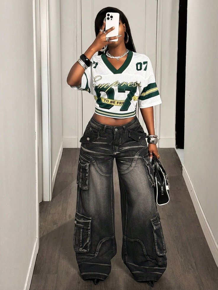 Baggy cargo pants outfit 