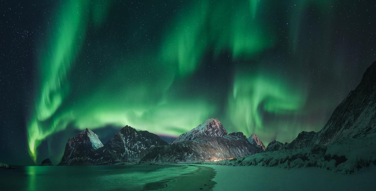 Spiaggia di Haukland sotto l'aurora boreale