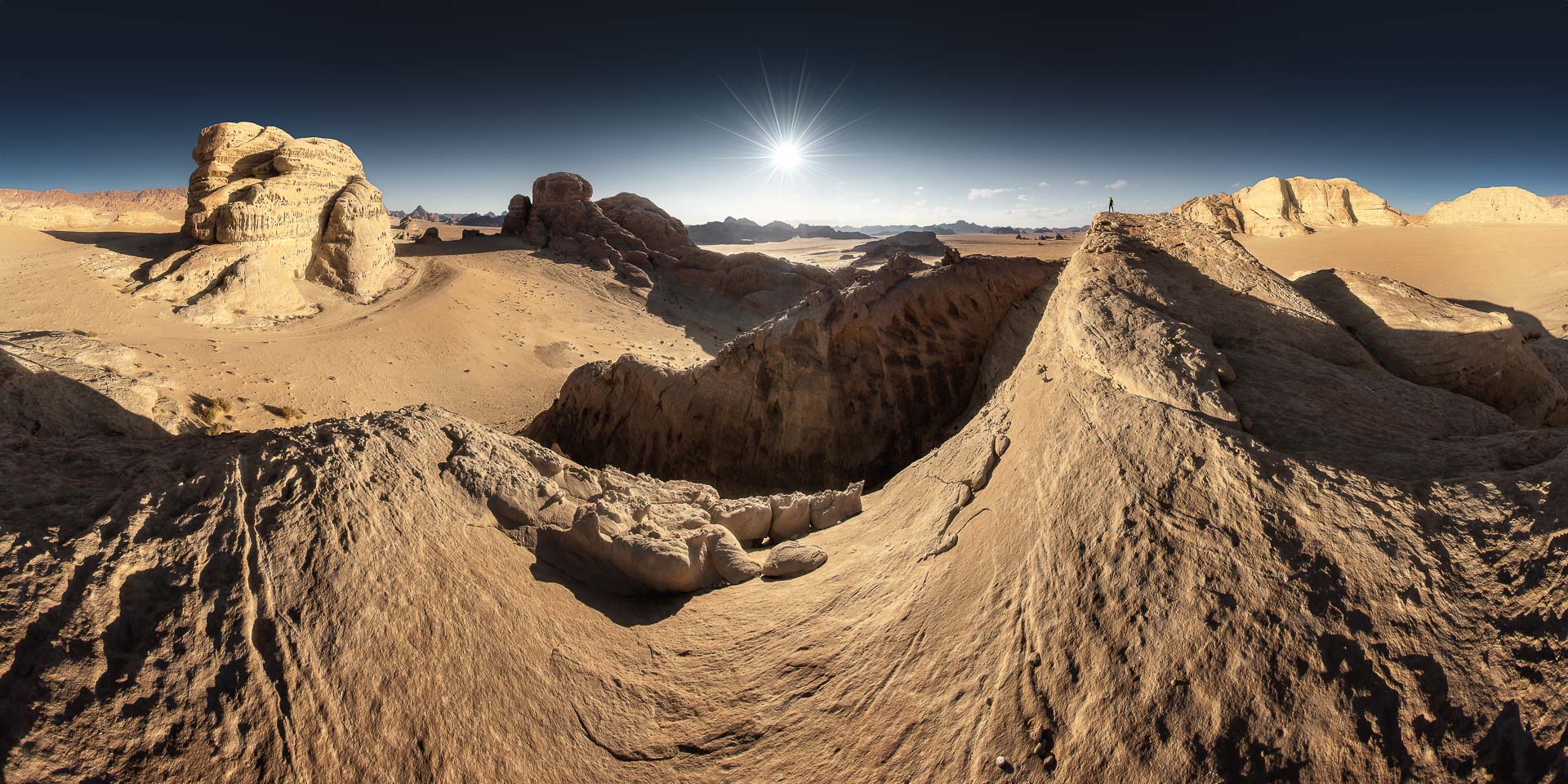 panoramica a 360 gradi ripresa nel deserto del Wadi Rum, in Giordania