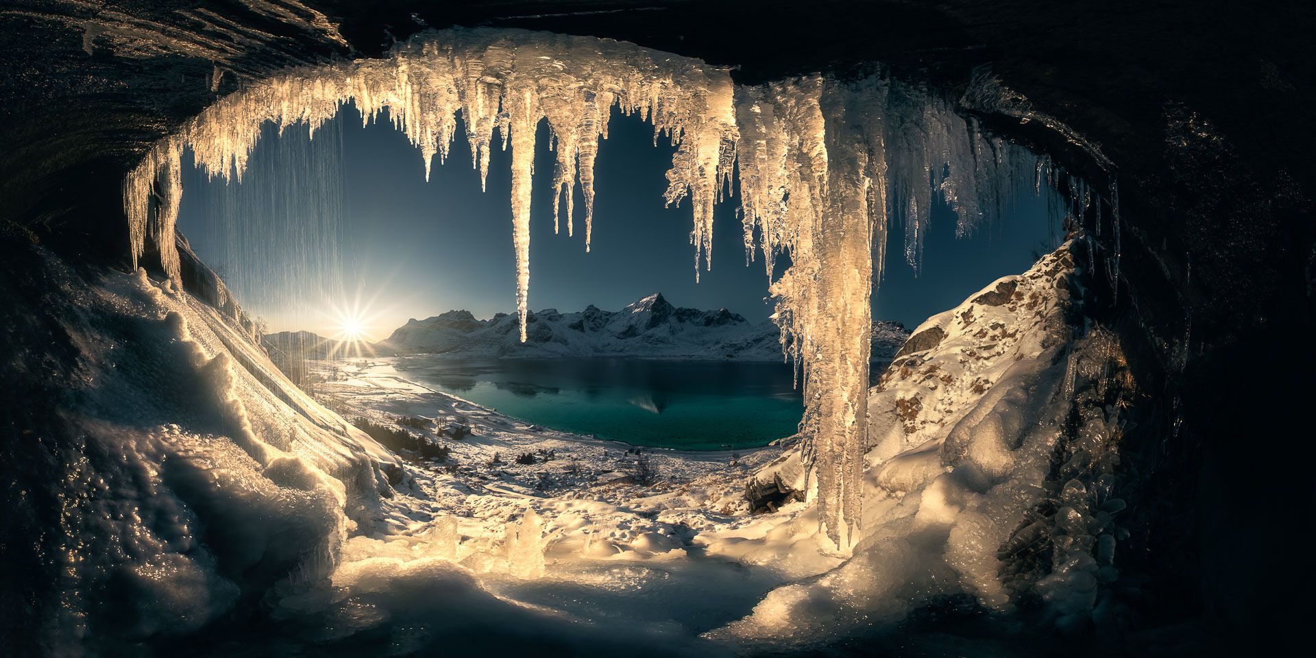grotta di ghiaccio in norvegia sulle isole lofoten ripresa nei viaggi fotografici